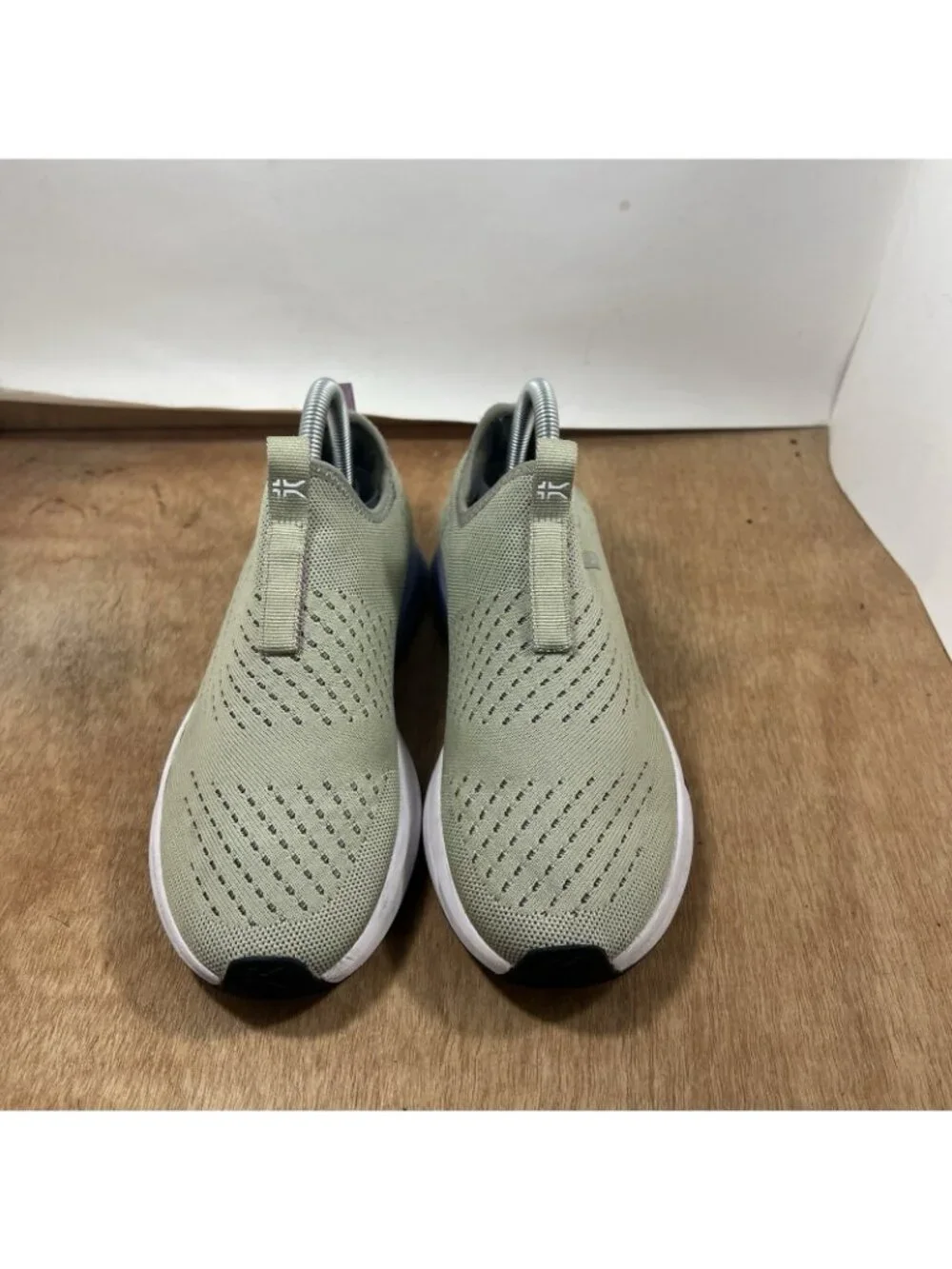 Kuru Atom Slip On Women Size 8.5 Tennis Sneakers Shoes Green